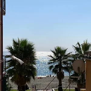 Casa Erika Fronte Mare Varazze